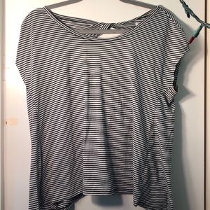 T-shirt with open back